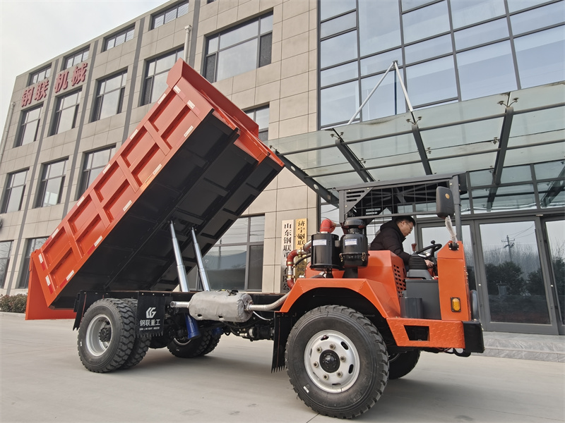 10吨矿车实拍视频